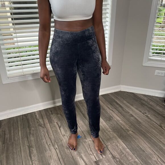 C-mode Grey Velvet Super Soft Leggings and Zip UP Hoodie Set - Picture 3 of 16